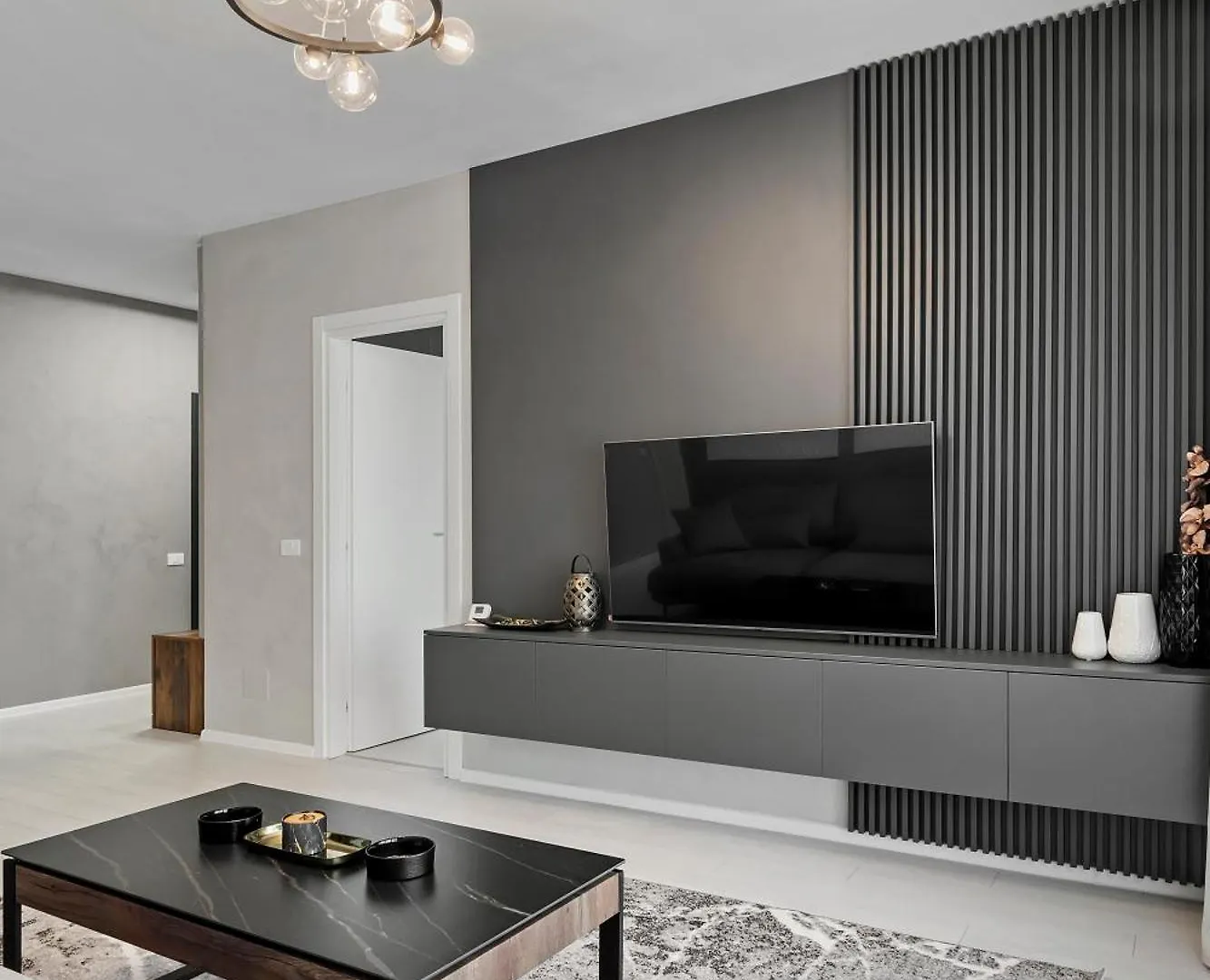 Ultra-Modern & Spacious 2Br Apartment With Balcony Boekarest 0*,  Roemenië