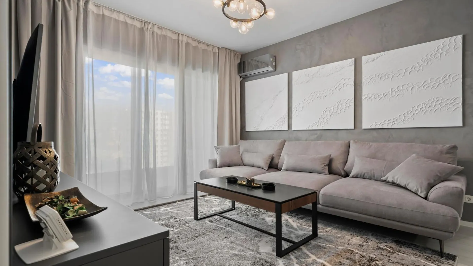 Ultra-Modern & Spacious 2Br Apartment With Balcony Boekarest