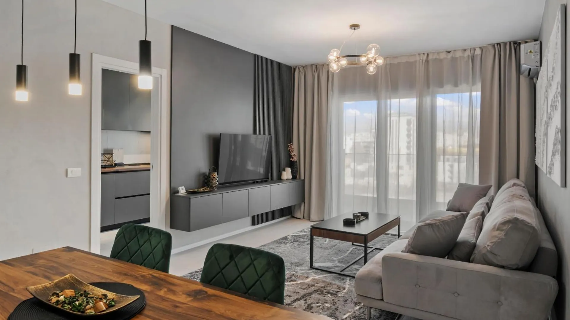 Ultra-Modern & Spacious 2Br Apartment With Balcony Bukarest