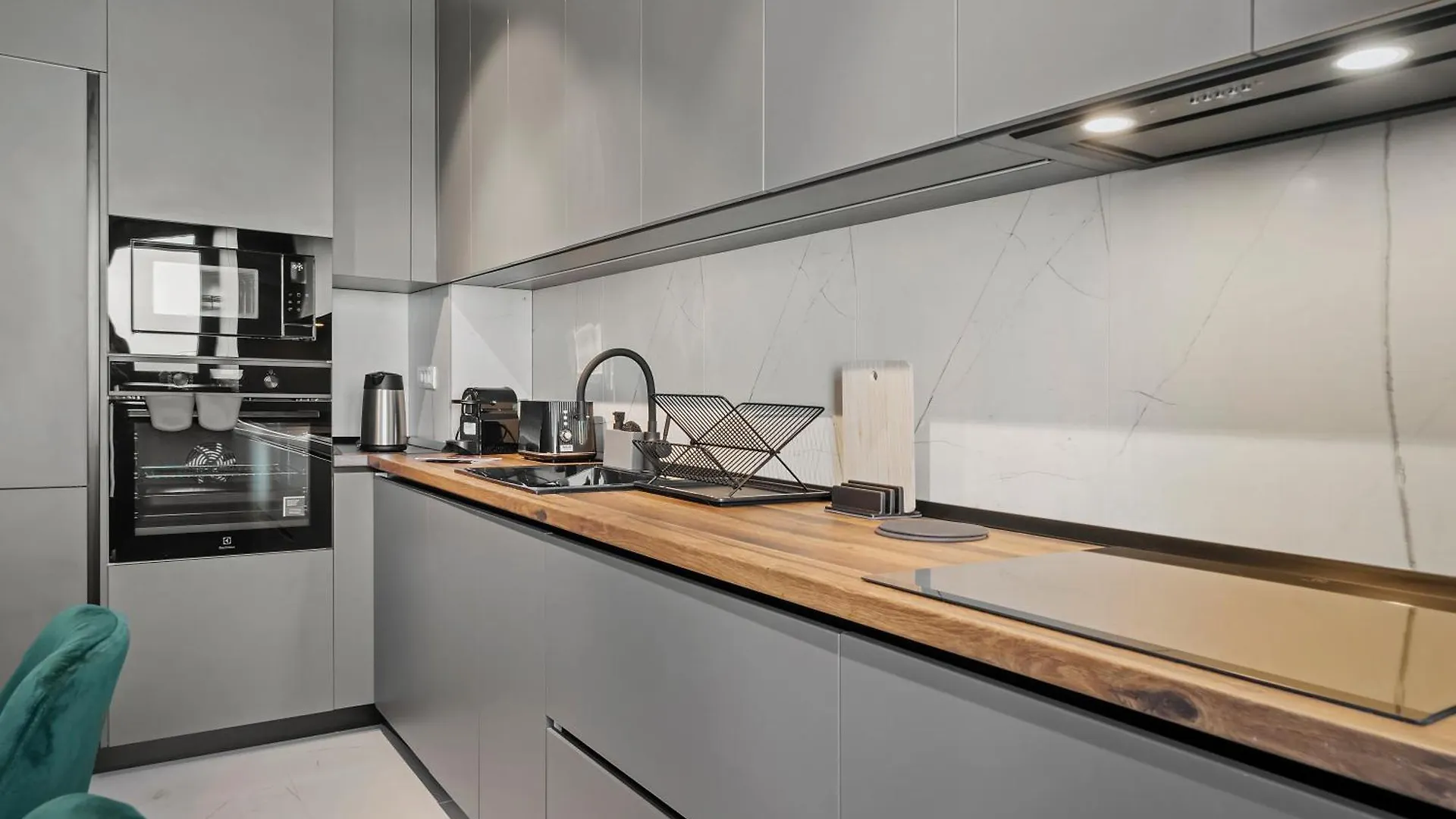 Ultra-Modern & Spacious 2Br Apartment With Balcony Bukarest