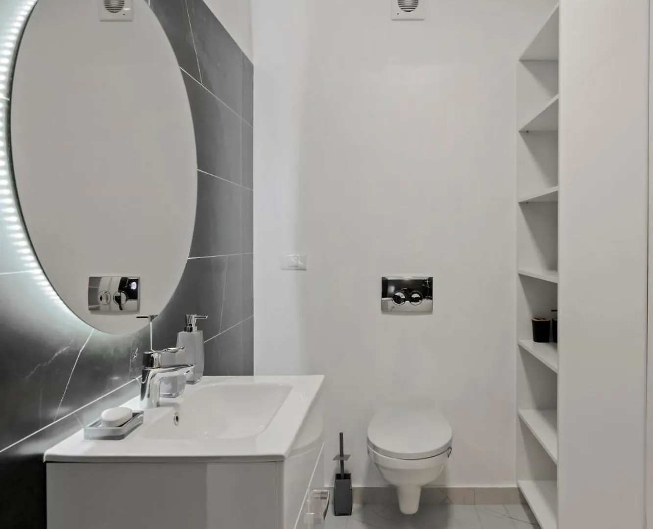 Ultra-Modern & Spacious 2Br Apartment With Balcony Bukarest