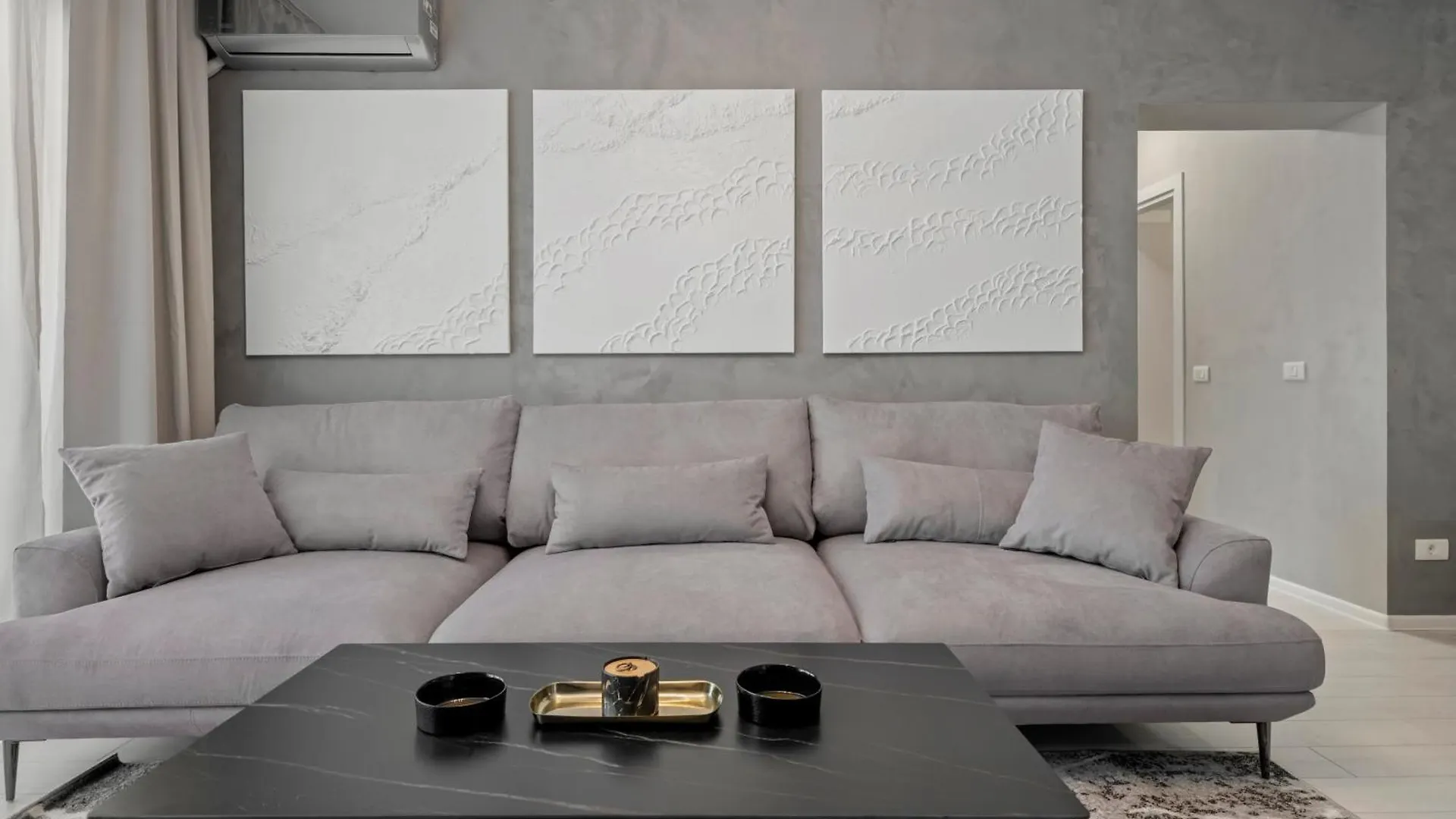 Ultra-Modern & Spacious 2Br Apartment With Balcony Bukarest