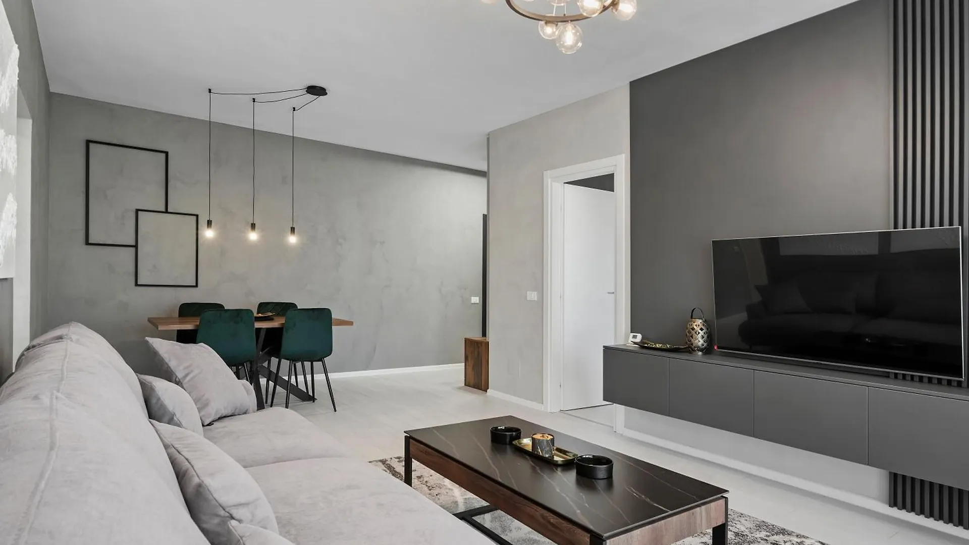 Ultra-Modern & Spacious 2Br Apartment With Balcony Bukarest