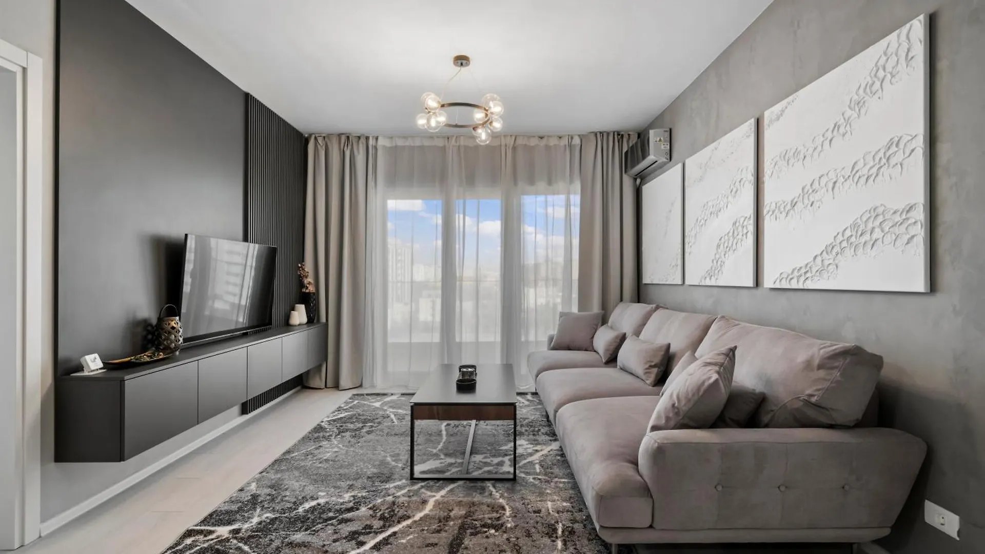 Ultra-Modern & Spacious 2Br Apartment With Balcony Bukarest Rumänien