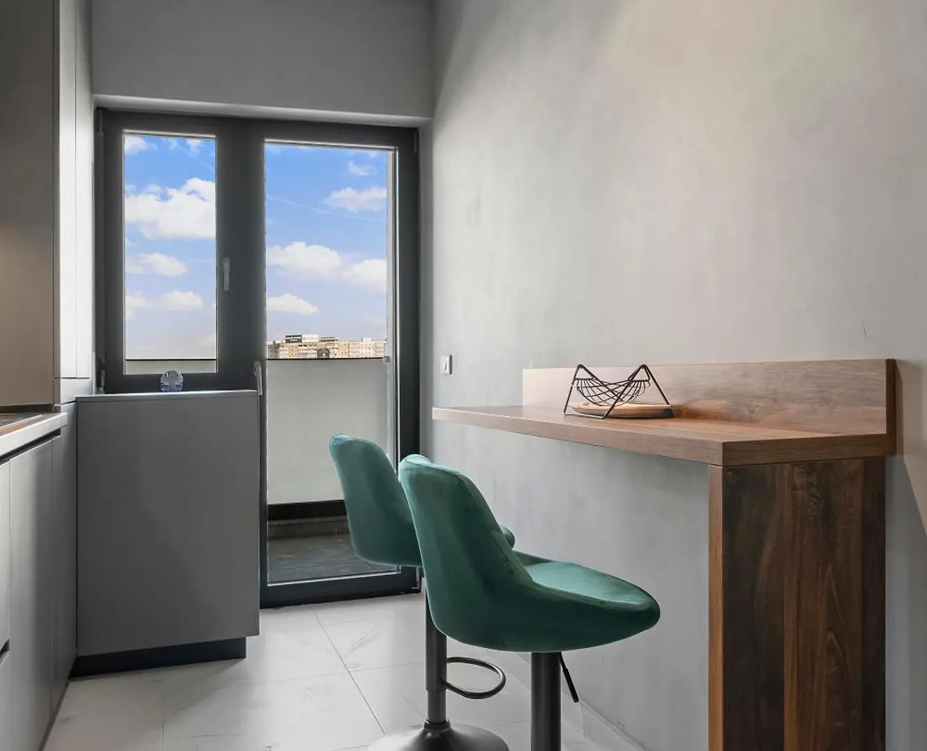 Ultra-Modern & Spacious 2Br Apartment With Balcony Bucharest
