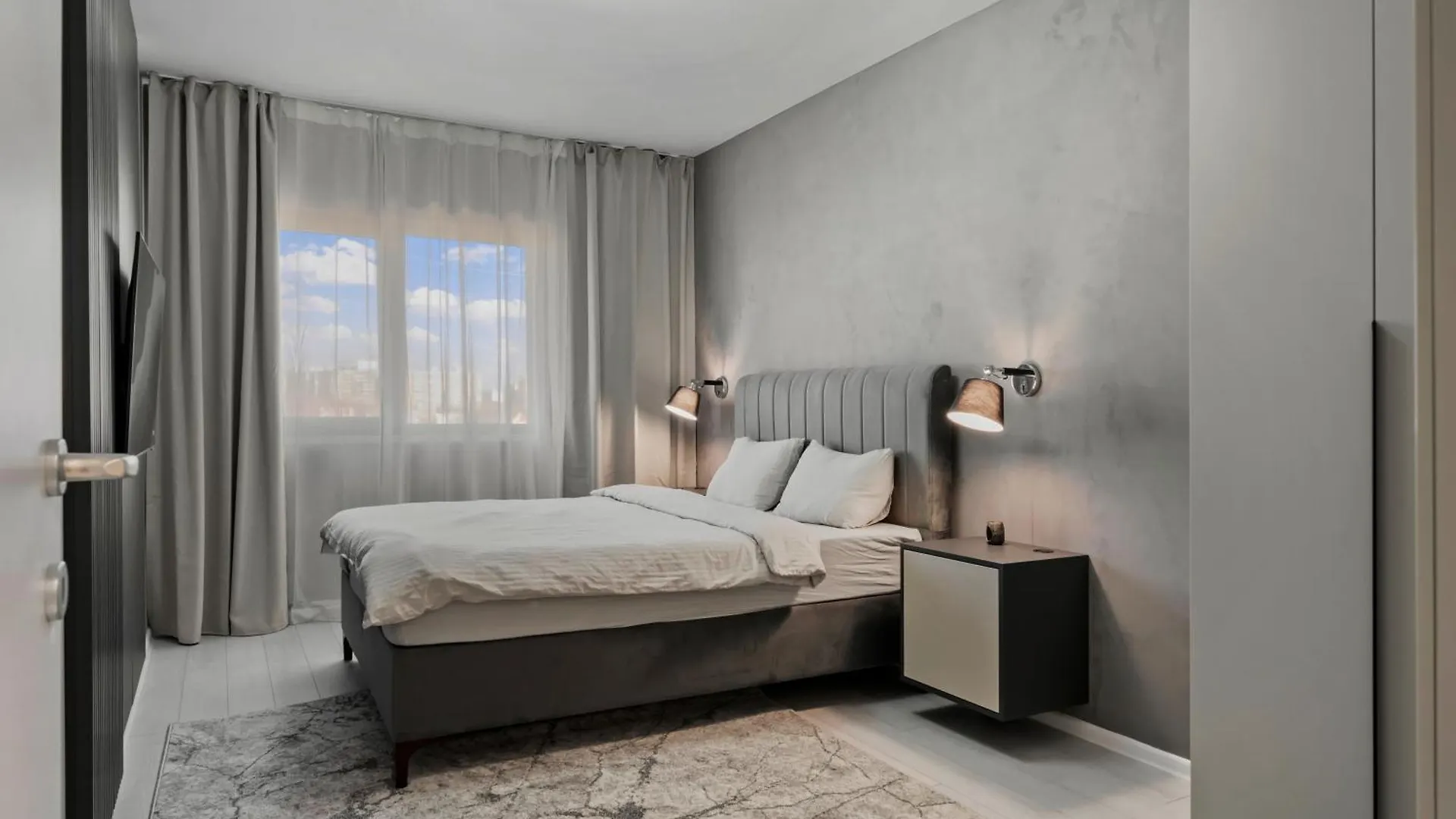 Ultra-Modern & Spacious 2Br Apartment With Balcony Bucharest